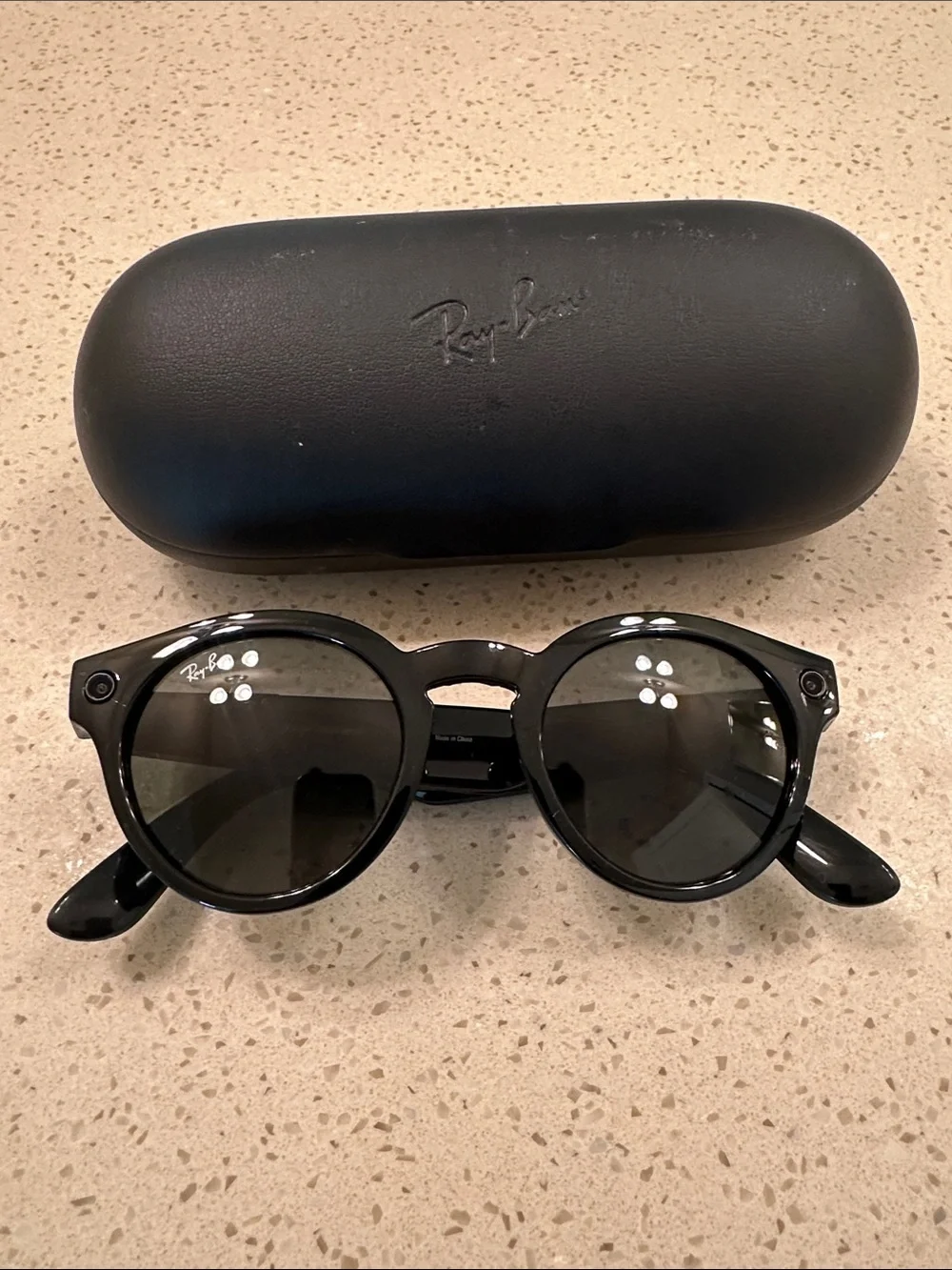 Meta Gen-1 Ray-Ban Black Round Sunglasses with Black Case